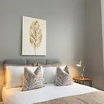 Queen Elizabeth Upper Apartment